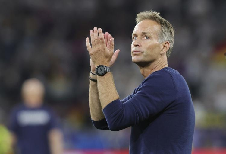 药厂总监：当决定与滕哈赫分手时，尤尔曼德是我们联系的第一人选